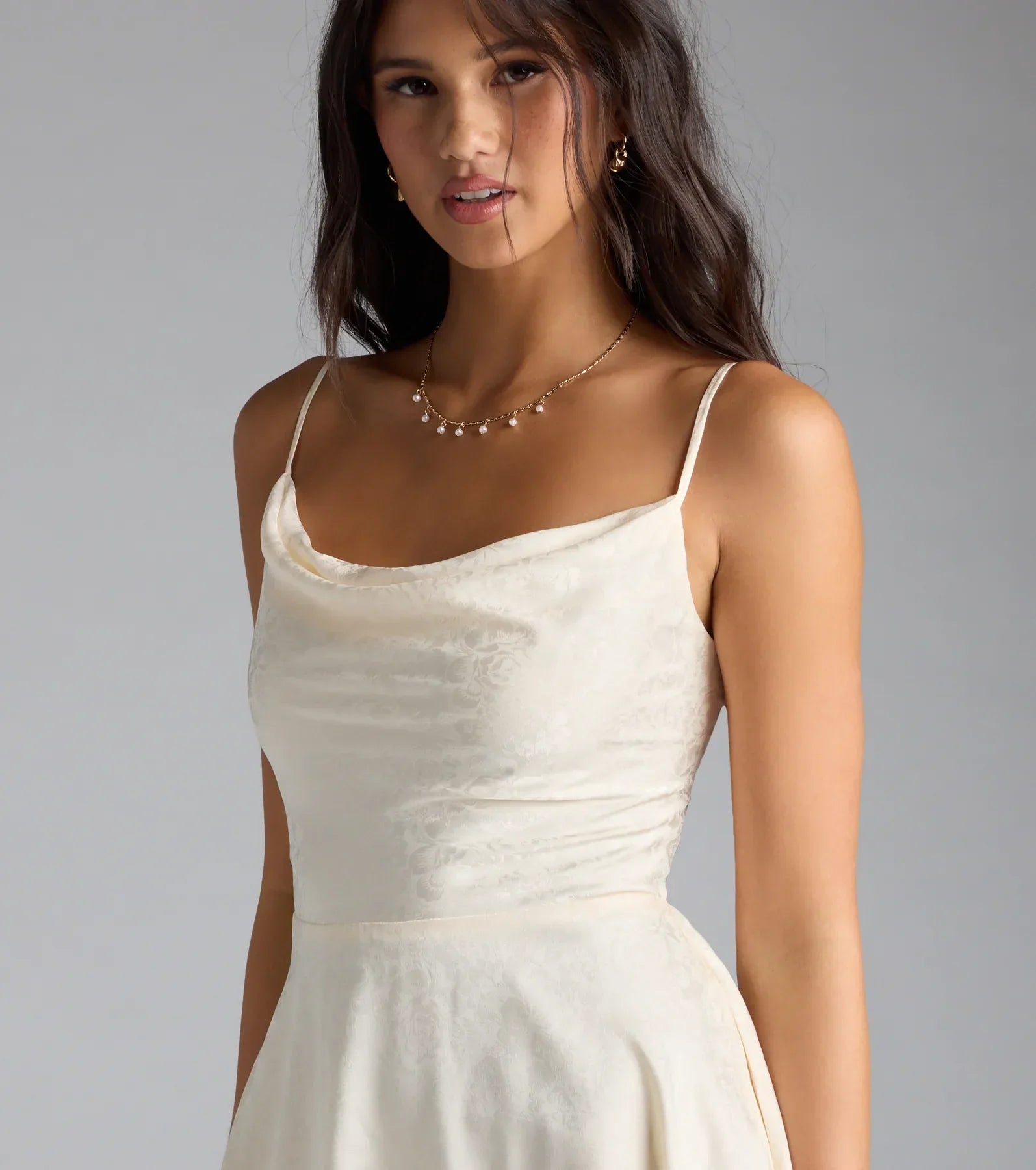 Own every entrance in the Jianna Floral Satin Short A-Line Dress, a ivory party dress perfect for milestone birthdays and grad parties, or dancing through autumn nights and unforgettable bachelorette celebrations.