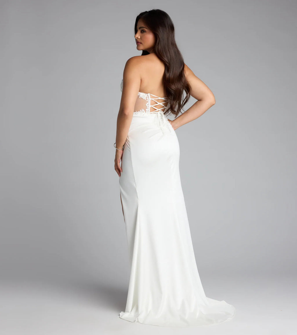 A stunning pick for an engagement photoshoot outfit or autumn wedding guest dress, this fall formal dress showcases the Shayla Strapless Corset Lace Formal Dress in ivory with a graceful silhouette that captures the moment.