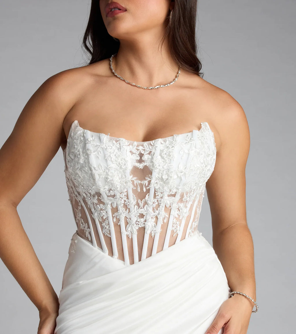 Style your seasonal looks with the Shayla Strapless Corset Lace Formal Dress, a trend-right, ivory fall dress designed for any plan on your calendar with new and unqiue details.