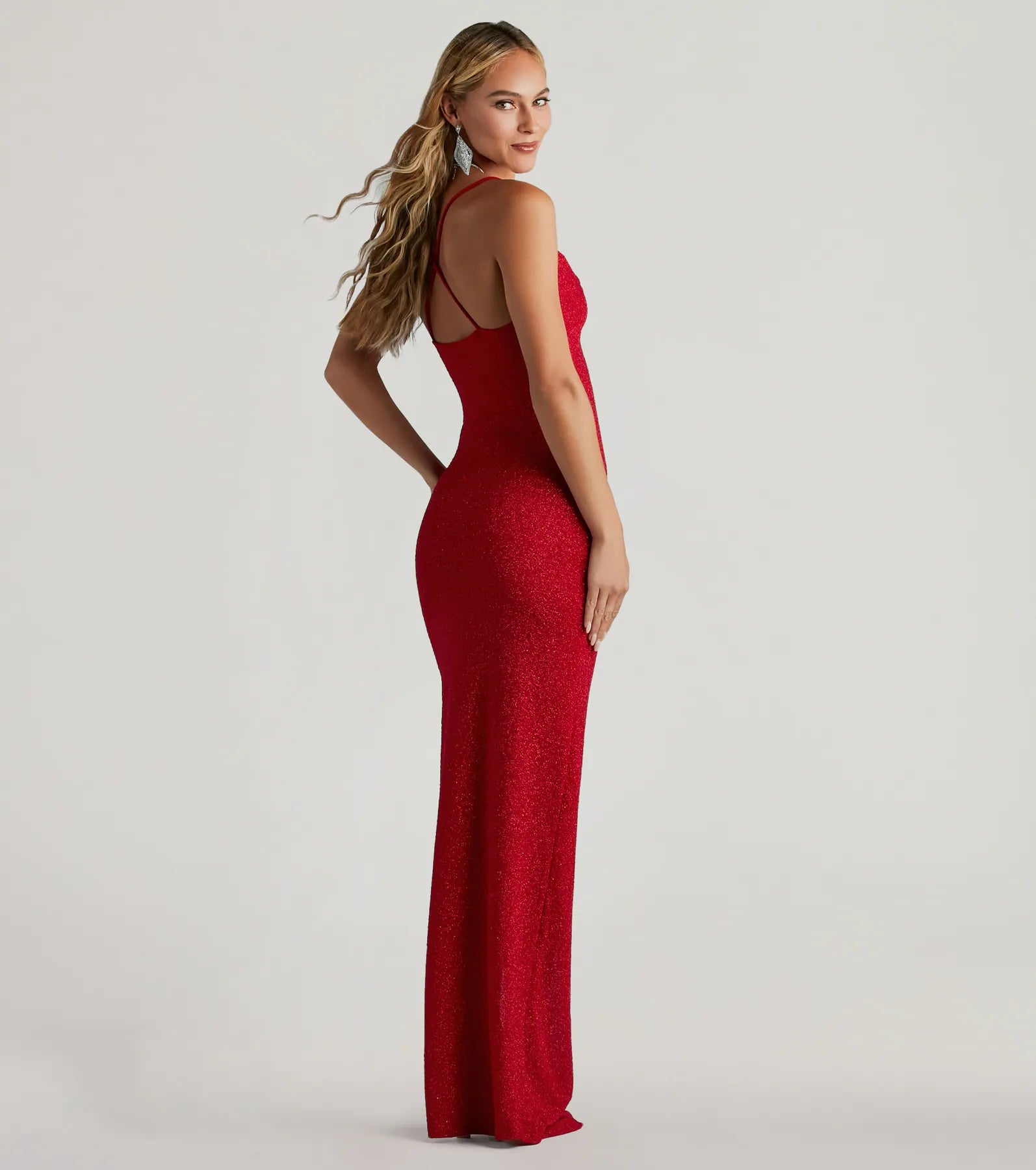 Own every entrance in the Amirah Formal Glitter Cowl Neck Column Dress, a red party dress perfect for milestone birthdays and grad parties, or dancing through autumn nights and unforgettable bachelorette celebrations.