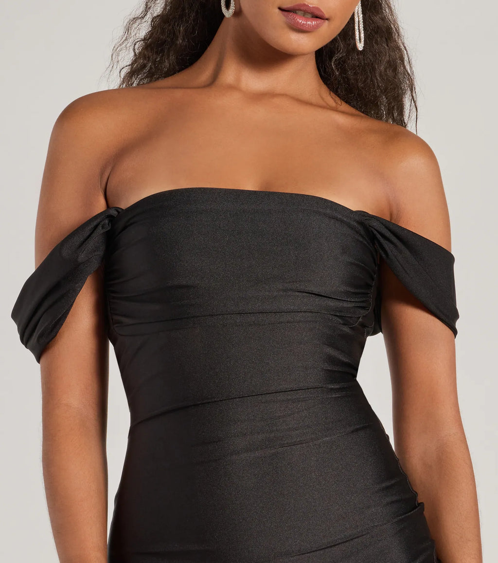 Style your seasonal looks with the Exceptional Off-The-Shoulder Flared Midi Dress, a trend-right, black fall dress designed for any plan on your calendar with new and unqiue details.