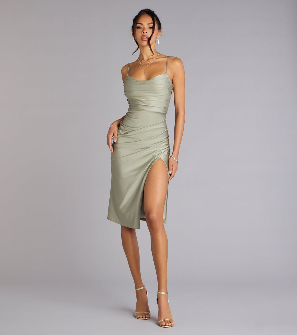 The Chic Hourglass Lace-Up Midi Dress is your new go-to Windsor dress—effortless, versatile, and made to update your fall style in seconds.