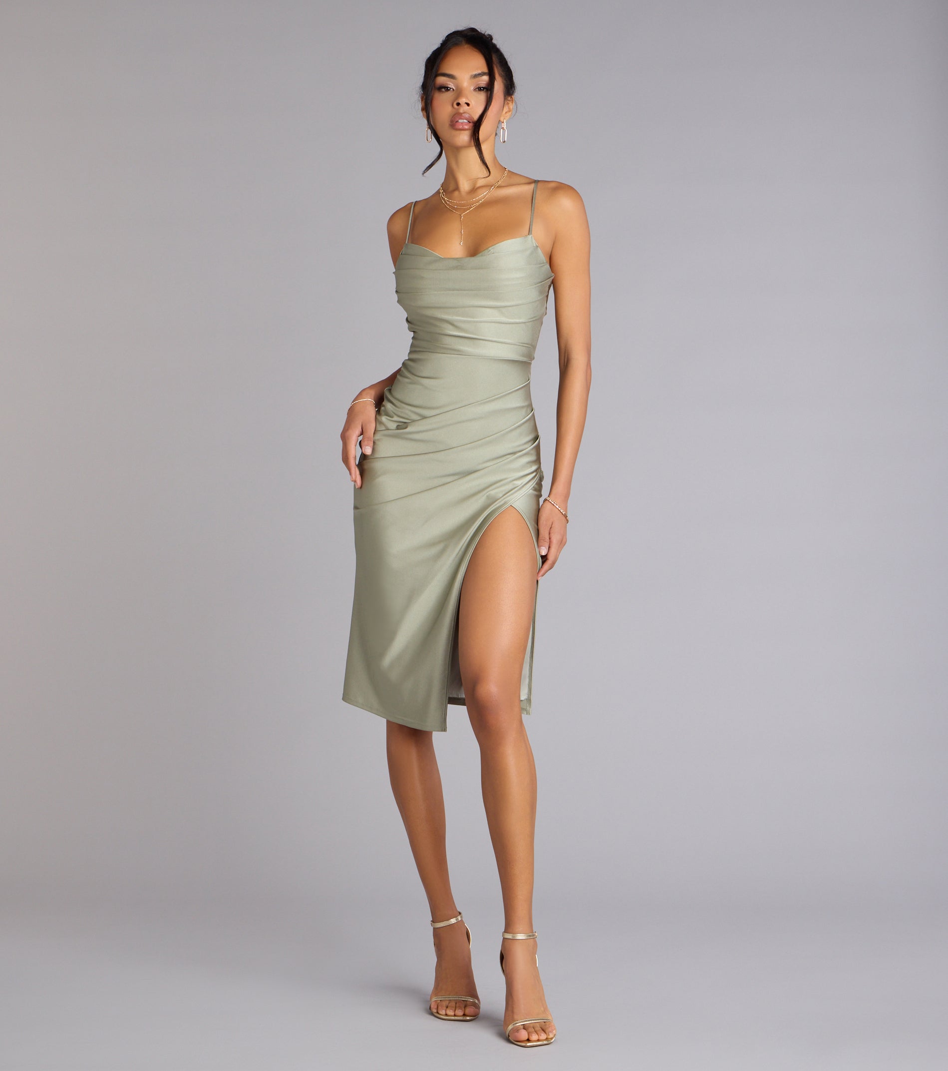 The Chic Hourglass Lace-Up Midi Dress is your new go-to Windsor dress—effortless, versatile, and made to update your fall style in seconds.