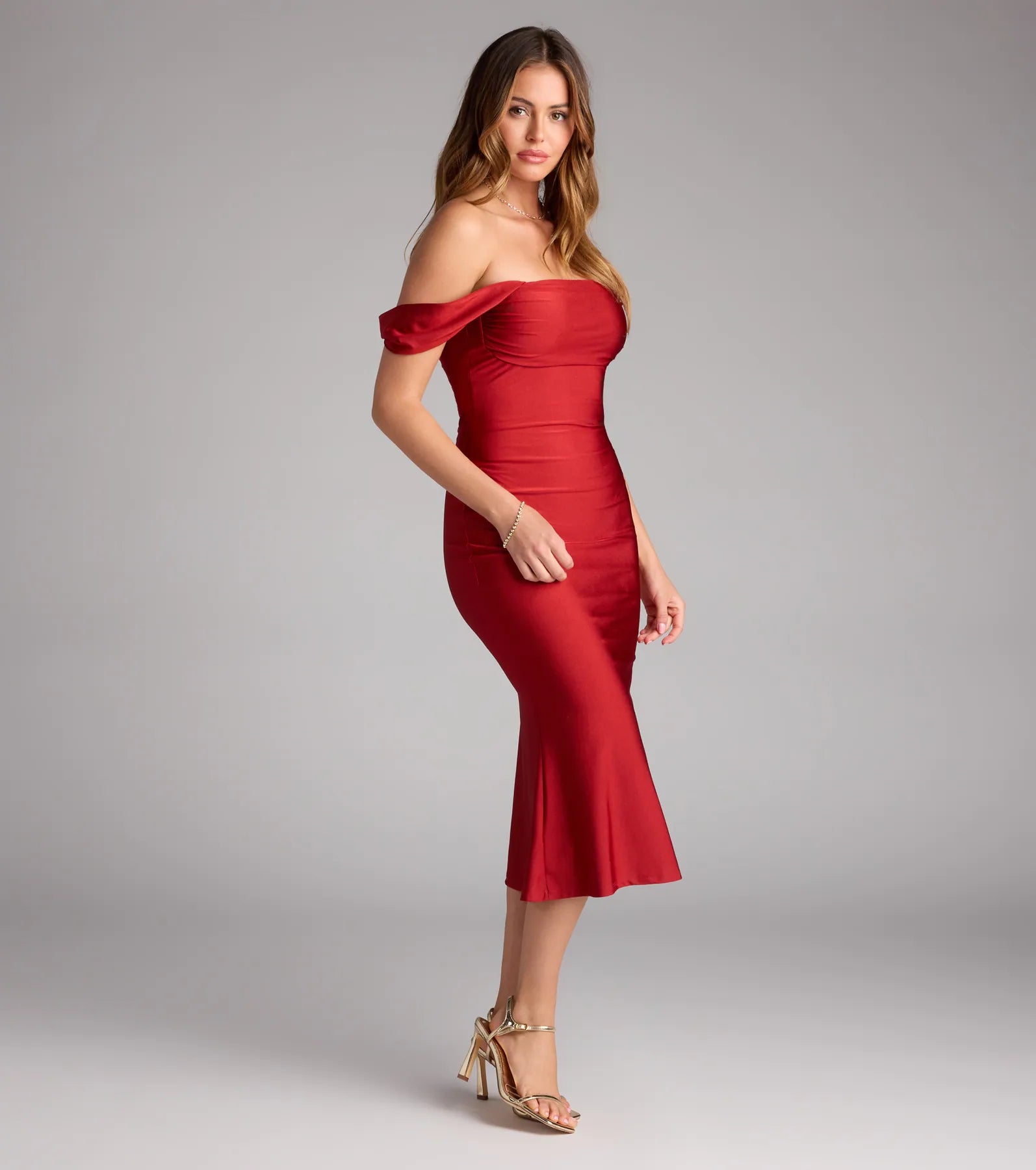 The Exceptional Off-The-Shoulder Flared Midi Dress is your new go-to rust dress—effortless, versatile, and made to update your fall style in seconds.
