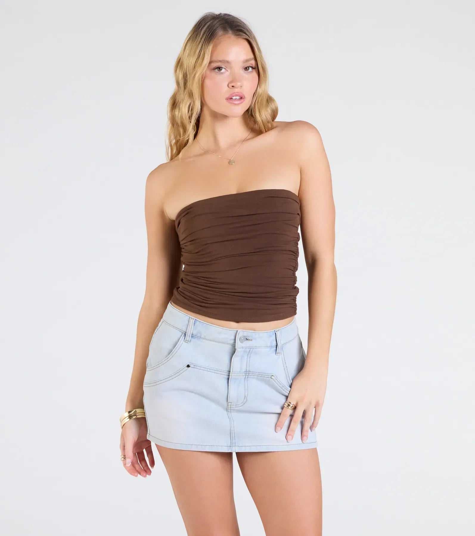 Complete your look with the Cutest Vibe Ruched Knit Tube Top, a trendy brown top that’s ready to pair with anything in your fall rotation.