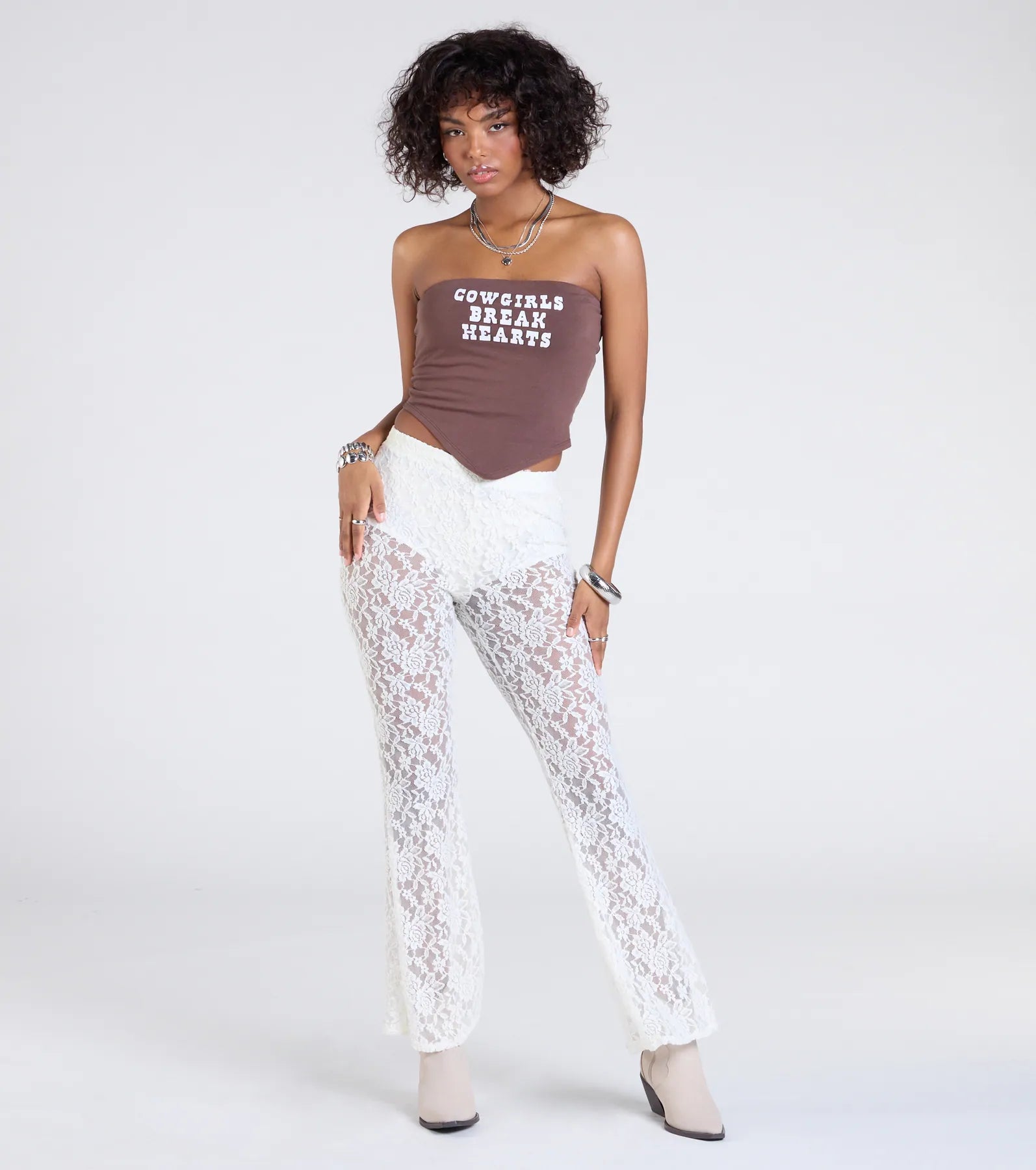 For college campus looks, game day outfits, or a bold going-out vibe, the Cowgirls Break Hearts Graphic Crop Top is an on-trend brown crop top that easily styles with your favorite denim.