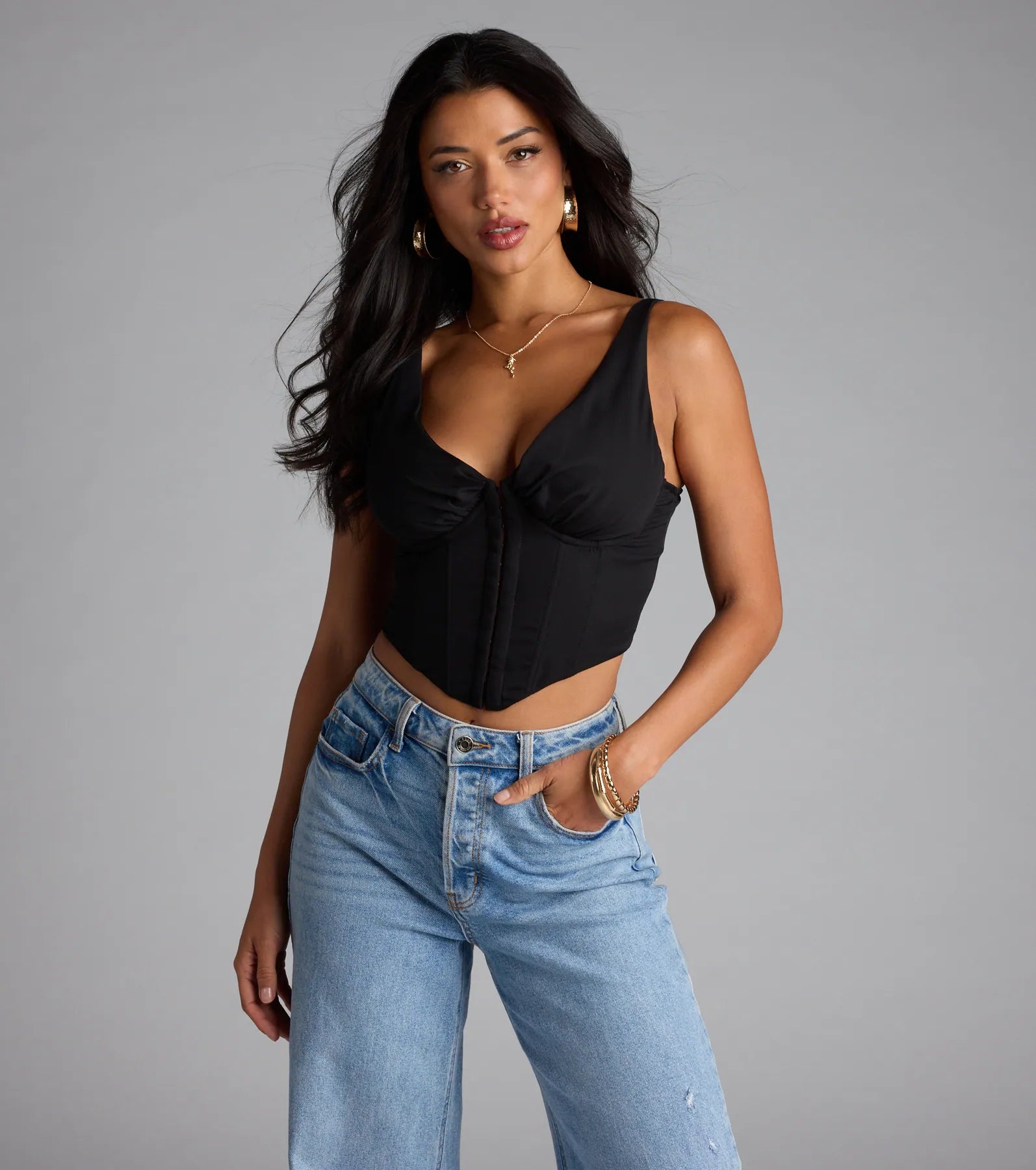 For college campus looks, game day outfits, or a bold going-out vibe, the On Repeat V-Neck Corset Top is an on-trend black crop top that easily styles with your favorite denim.